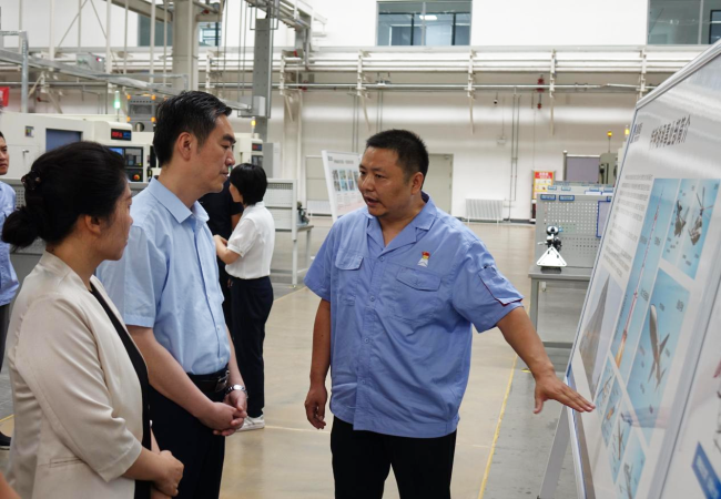 河南省工信廳黨組成員、副廳長(zhǎng)孫永民一行蒞臨公司考察調(diào)研